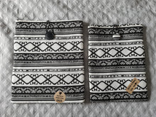 Cargar imagen en el visor de la galería, Funda Libro Trival Blanco y Negro
