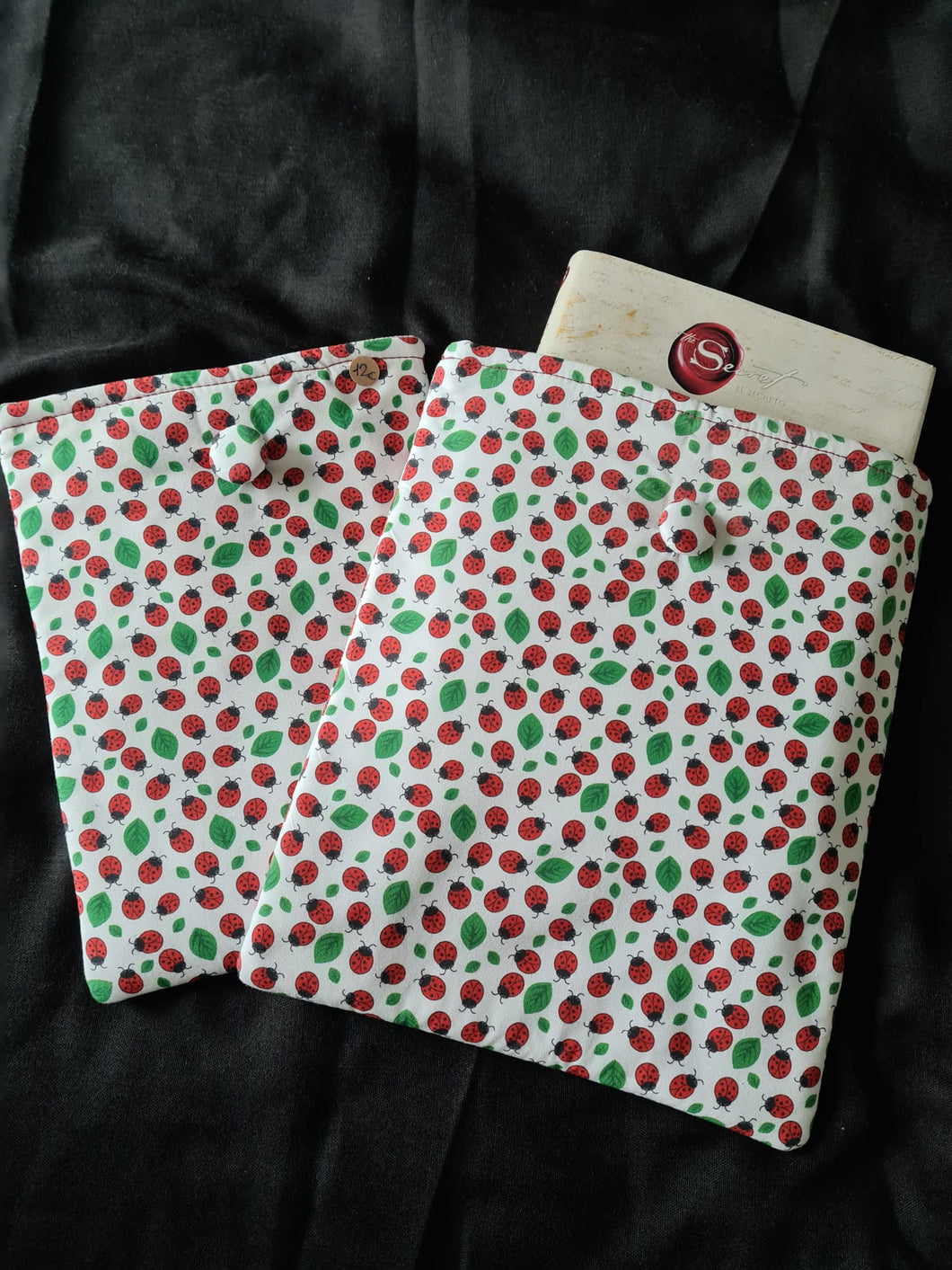 Funda de libro Mariquitas