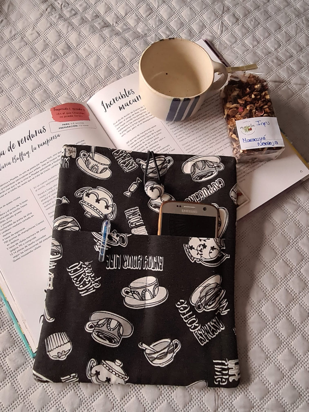 Funda de libro con bolsillos exterior